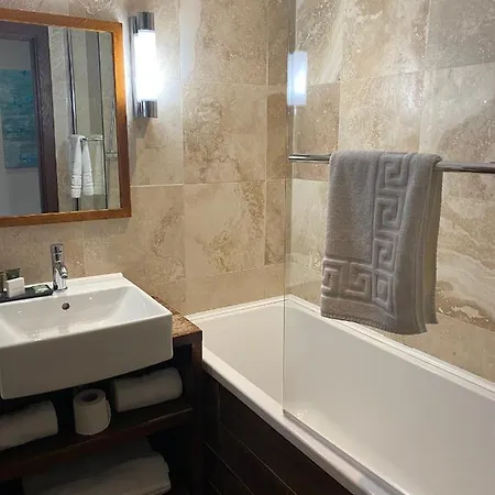 Bed & Breakfast Tomahawk Steakhouse