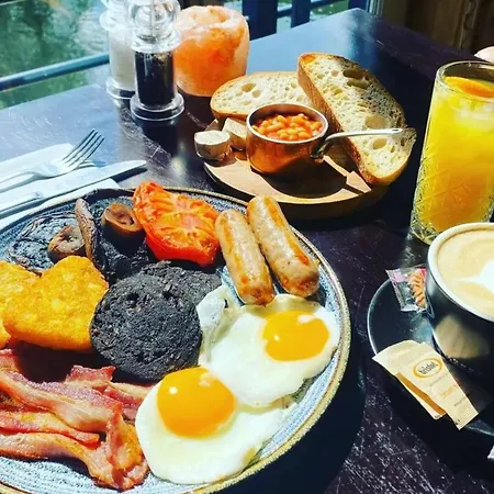 Tomahawk Steakhouse *