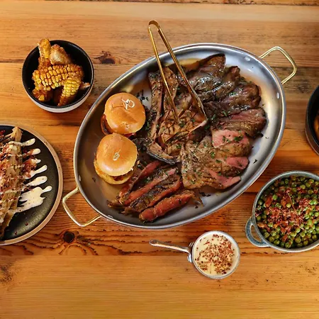Couette-café Fuego Steakhouse And Tapas -tomahawk *